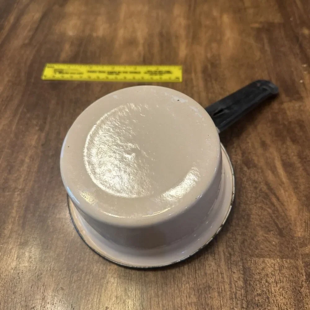 Vintage Farmhouse  Enamelware Saucepan Round 6